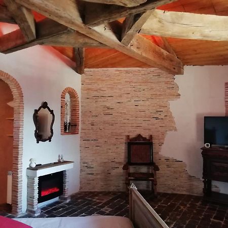 La Tour Mandot Bed & Breakfast Montluel Room photo