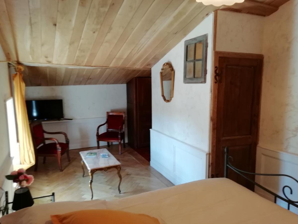 La Tour Mandot Bed & Breakfast Montluel Exterior photo