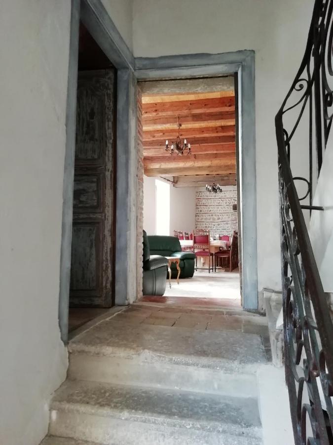 La Tour Mandot Bed & Breakfast Montluel Exterior photo