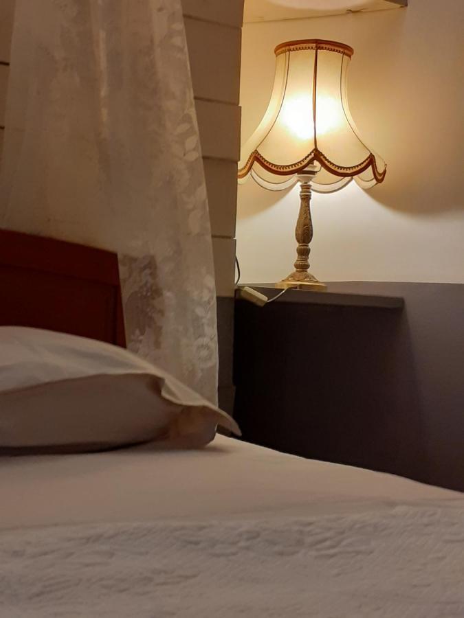 La Tour Mandot Bed & Breakfast Montluel Exterior photo