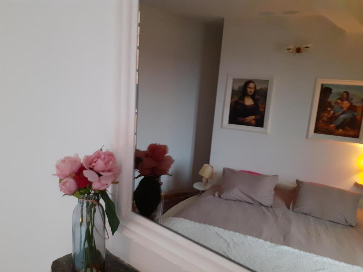La Tour Mandot Bed & Breakfast Montluel Exterior photo