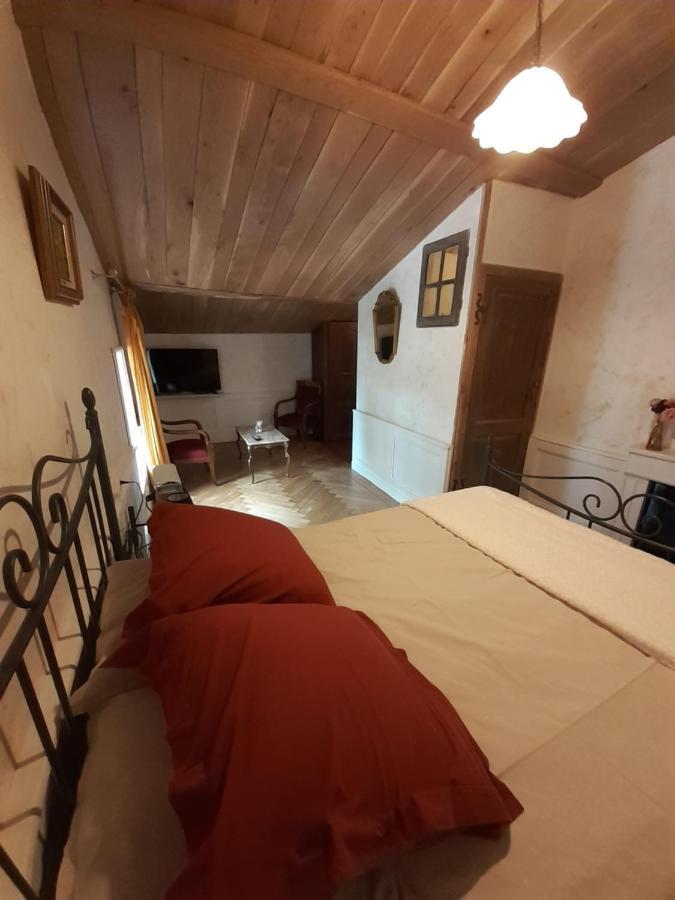 La Tour Mandot Bed & Breakfast Montluel Exterior photo