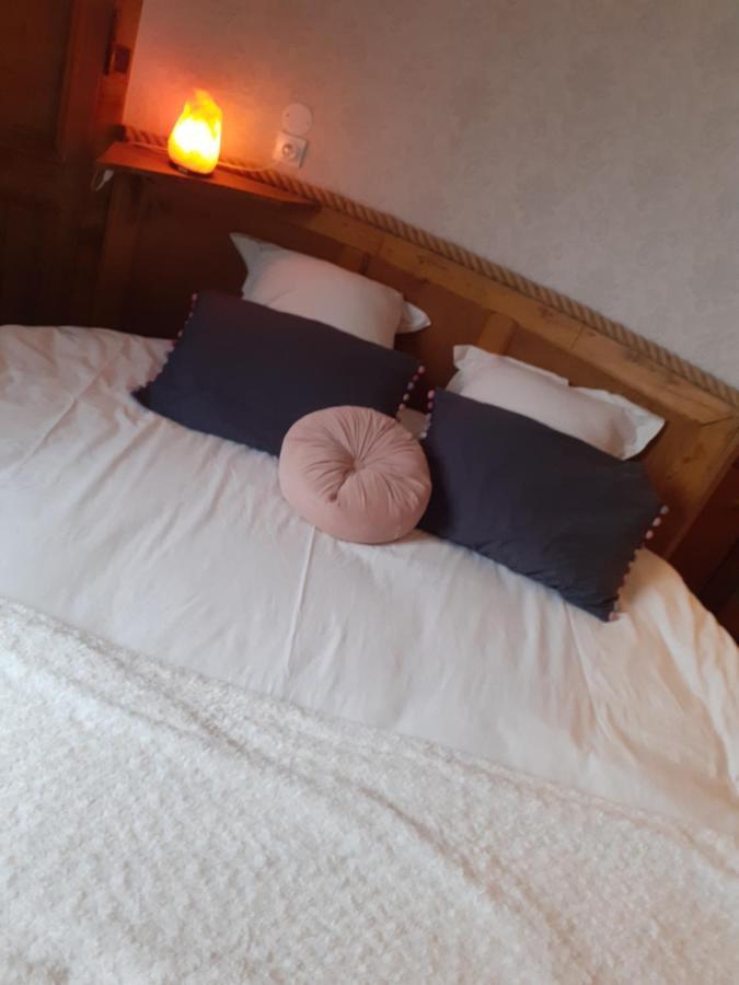 La Tour Mandot Bed & Breakfast Montluel Exterior photo