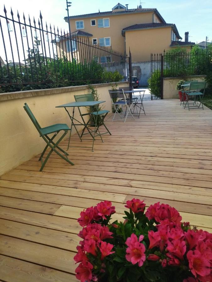 La Tour Mandot Bed & Breakfast Montluel Exterior photo