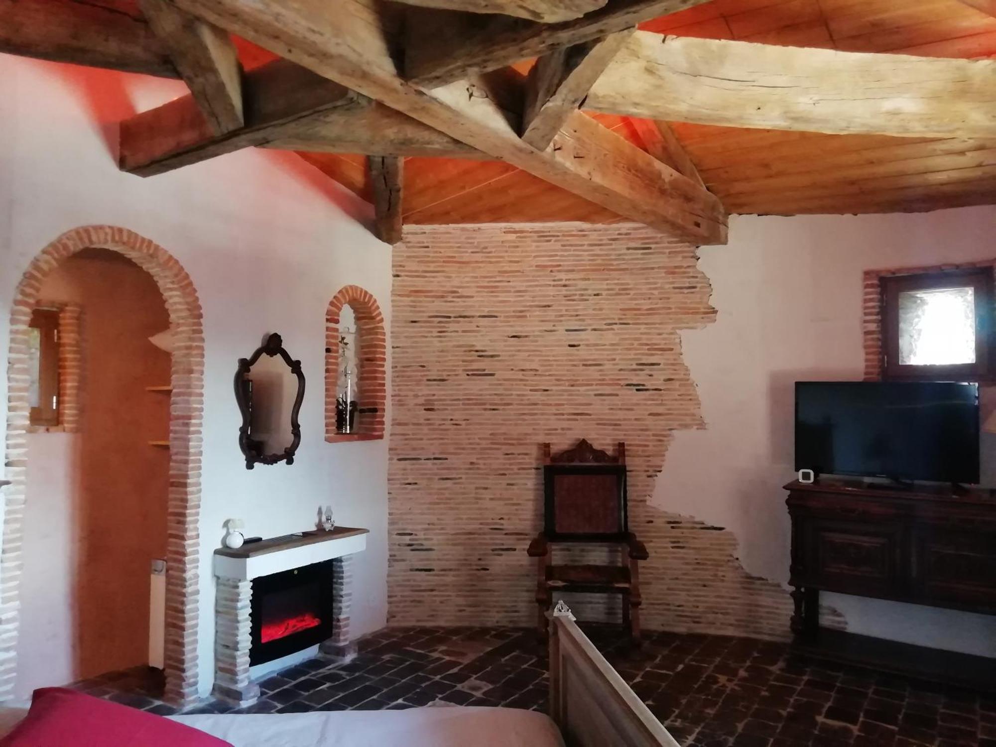 La Tour Mandot Bed & Breakfast Montluel Room photo